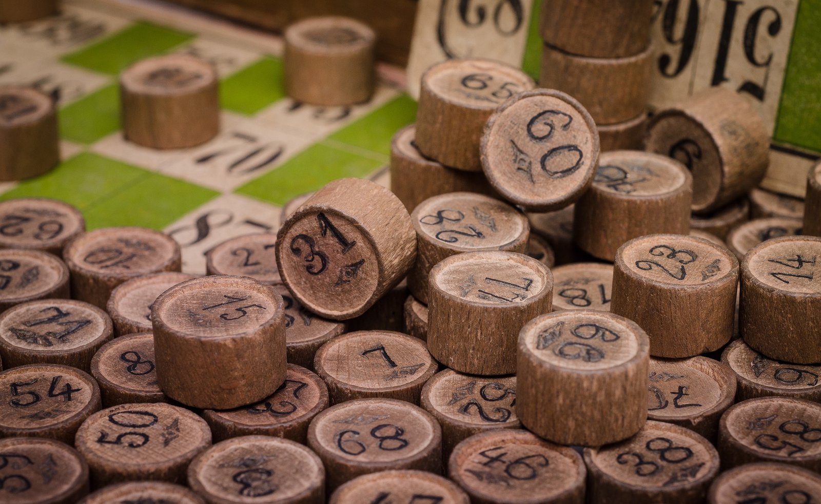 The history of bingo - gifts for card players