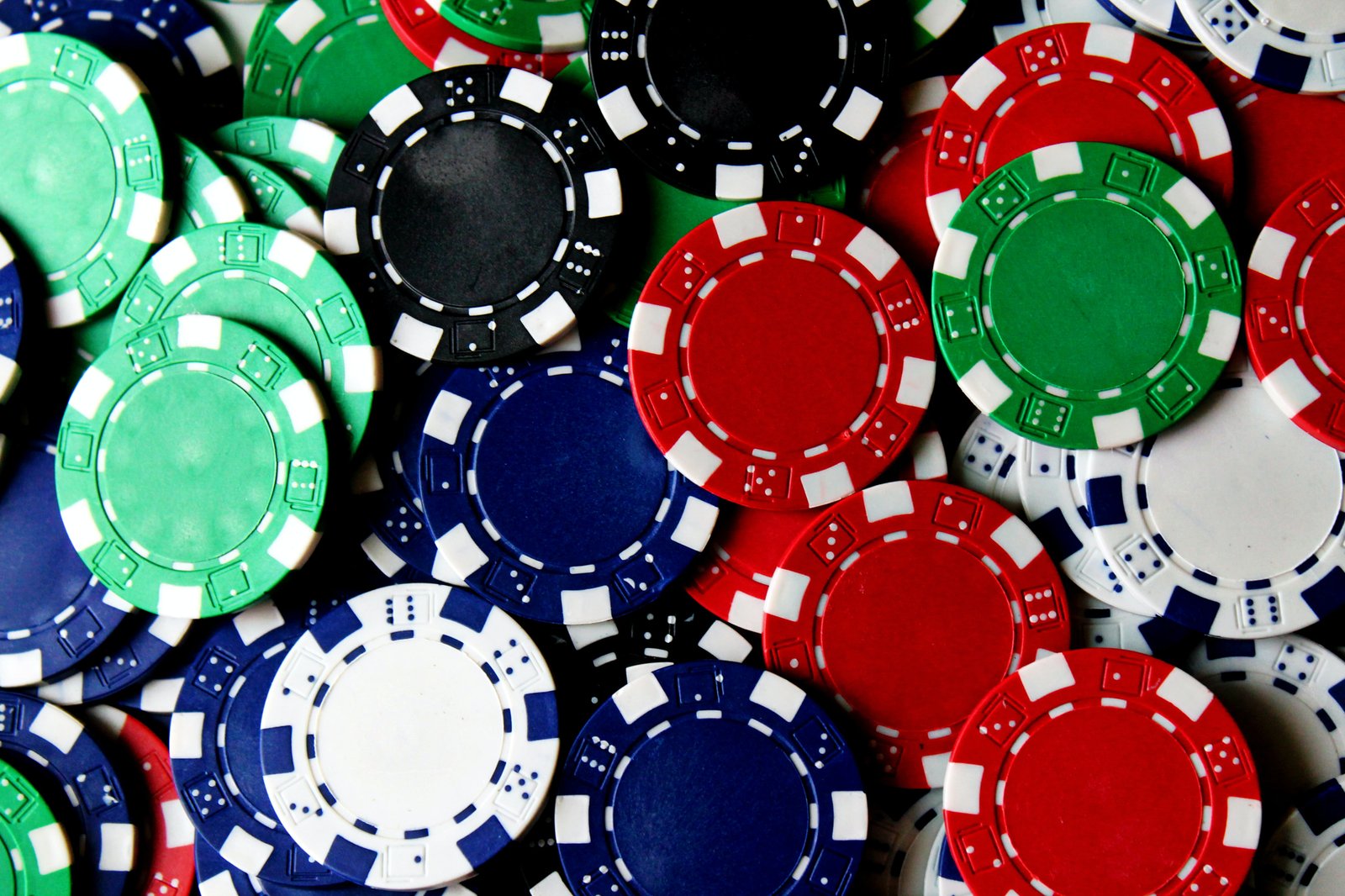 Gift Ideas for Poker Fans in 2020 - Gifts for Card Players