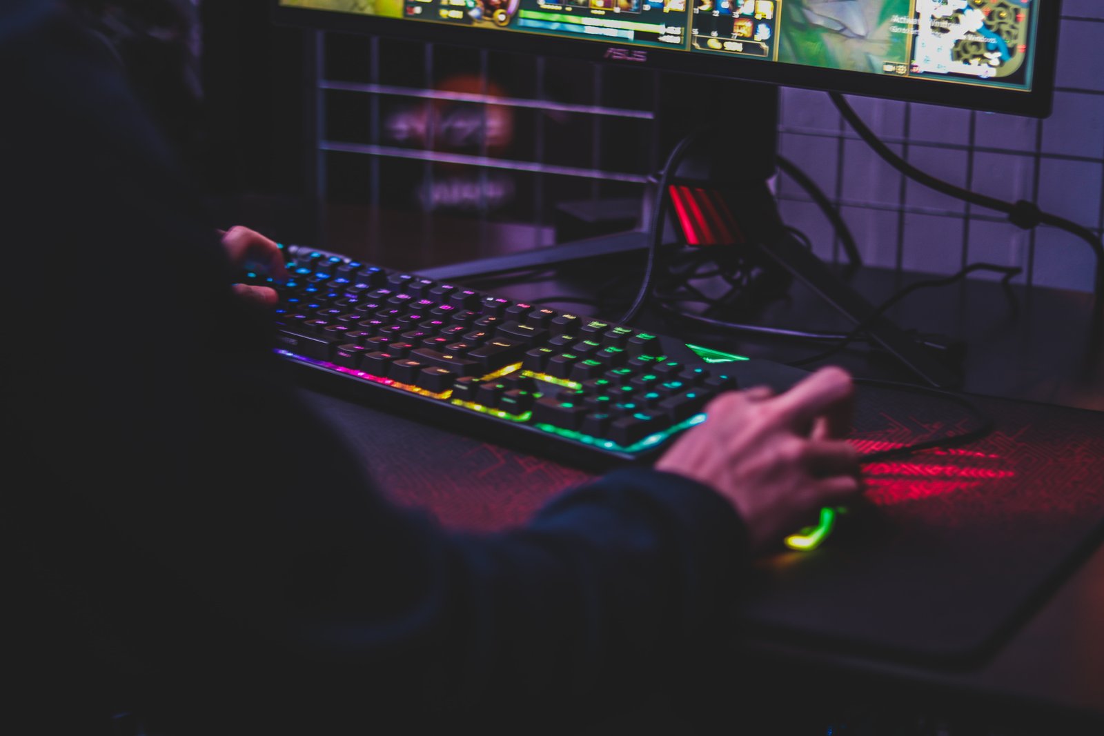 Photo by Emmanuel on Unsplash - Gifts for Card Players