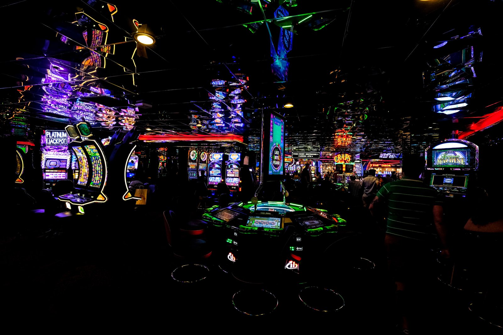 How to Have the Most Fun Gambling Online? - Gifts for Card Players