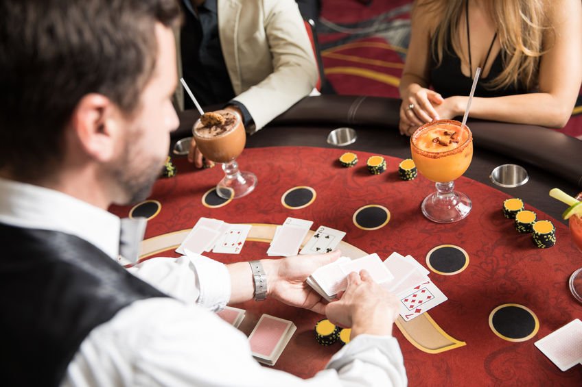 How To Deal Blackjack : A Brief Guideline