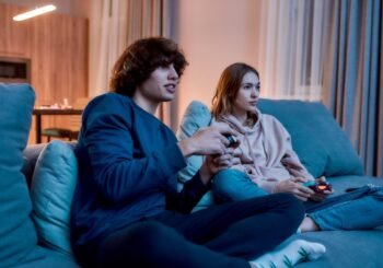The best games to enjoy with friends and family over the internet - Gifts for Card Players