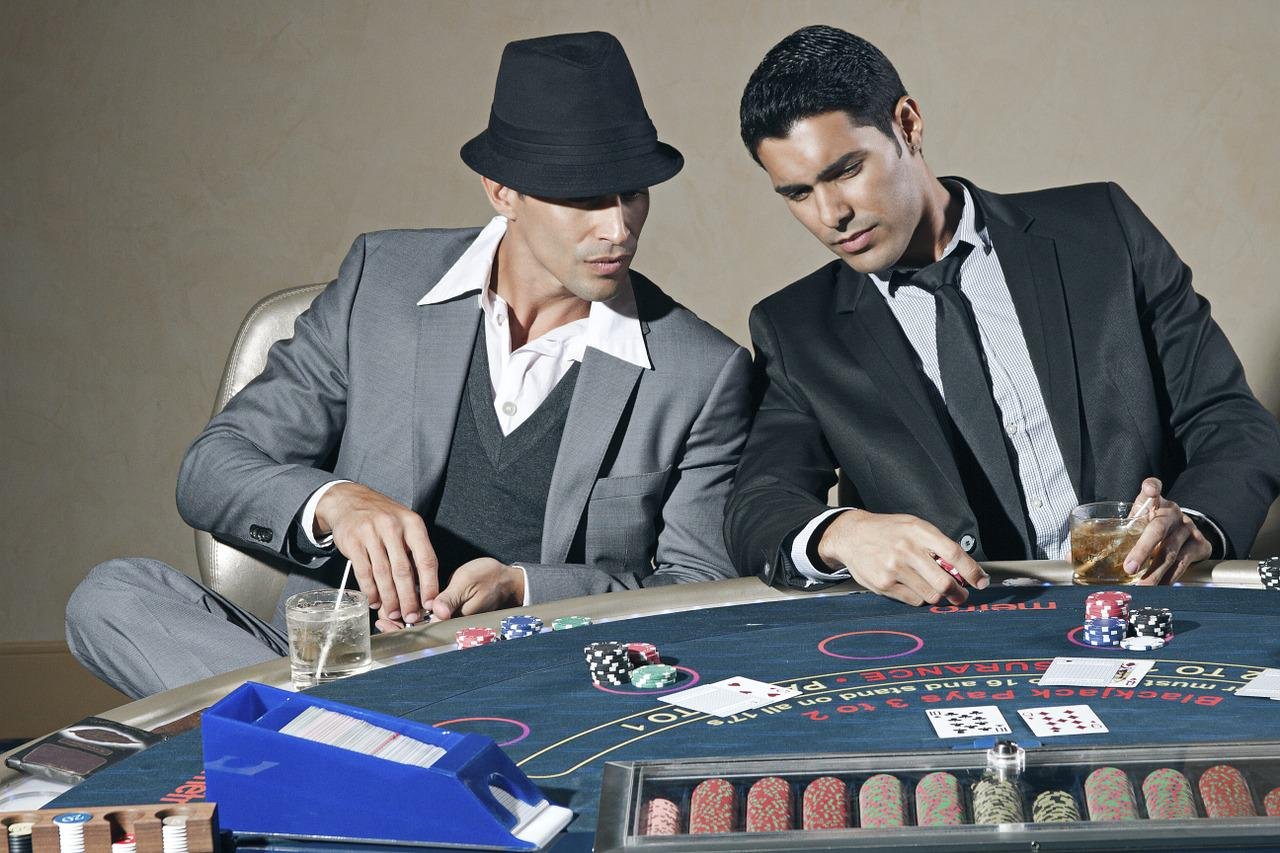 How has digitization been transforming card games lately? - Gifts for Card Players
