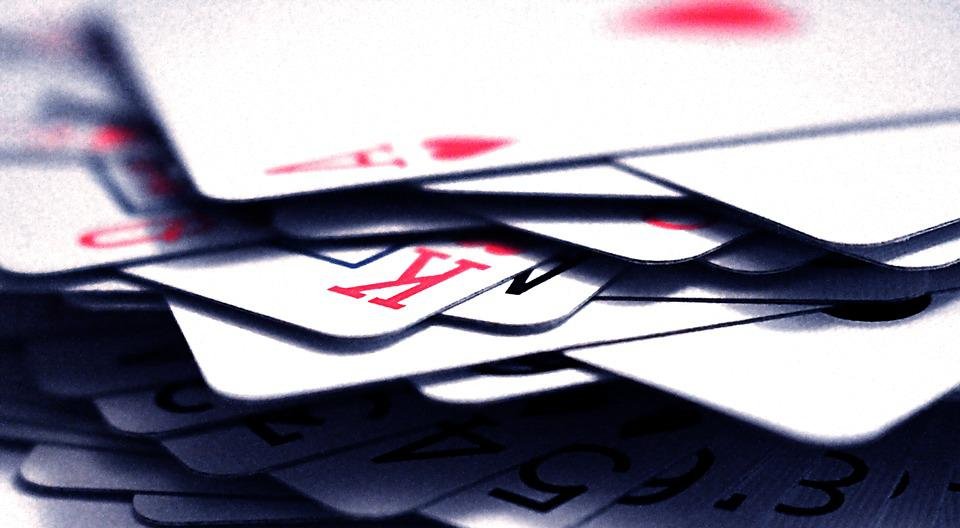 Casino Card Games: How The Online Experience Can Replicate Traditional Card Playing - Gifts for Card Players