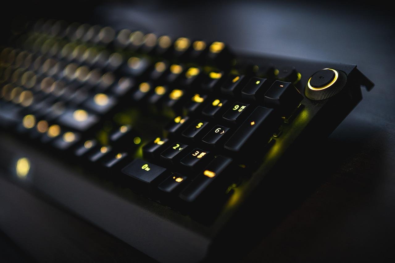 What To Know If You Want To Become An Esports Player? - Gifts for Card Players