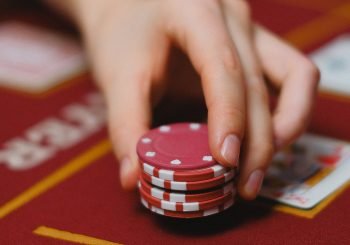 Maximize Your Winnings: Learn the Benefits of Table Selection in Poker - Gifts for Card Players
